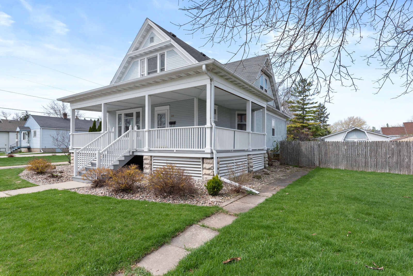 Property Photo:  328 S Hickory St  WI 54935 