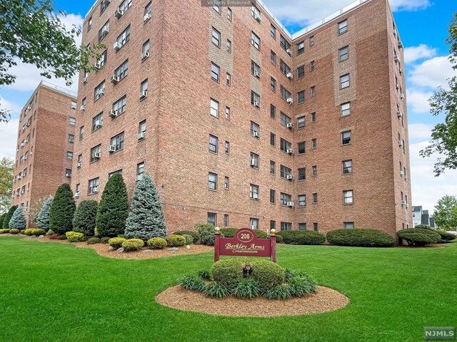 Property Photo:  208 Anderson Street S4b  NJ 07601 