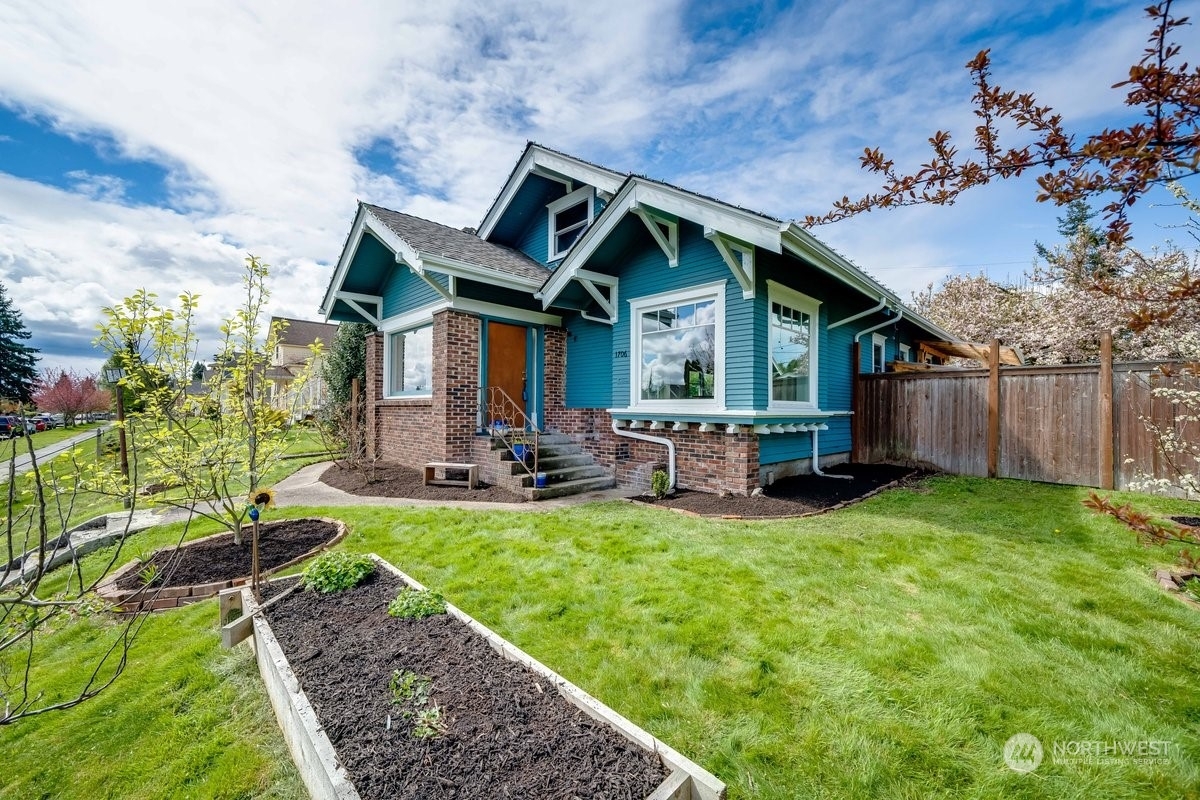 Property Photo:  1706 Lombard Avenue  WA 98201 