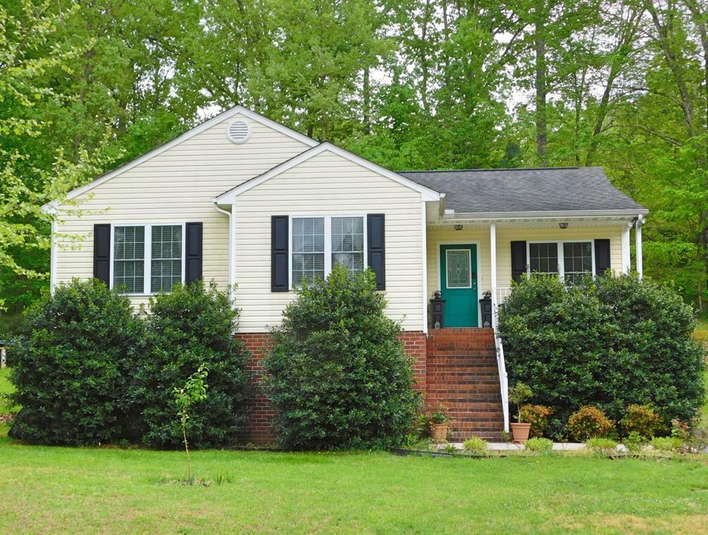 Property Photo:  100 Russell'S Way  VA 23901 