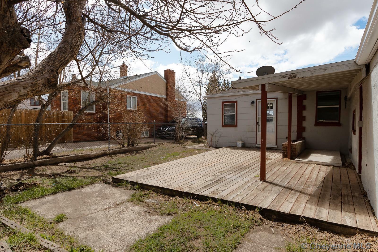 Property Photo: 2410 E 10th St WY 82001