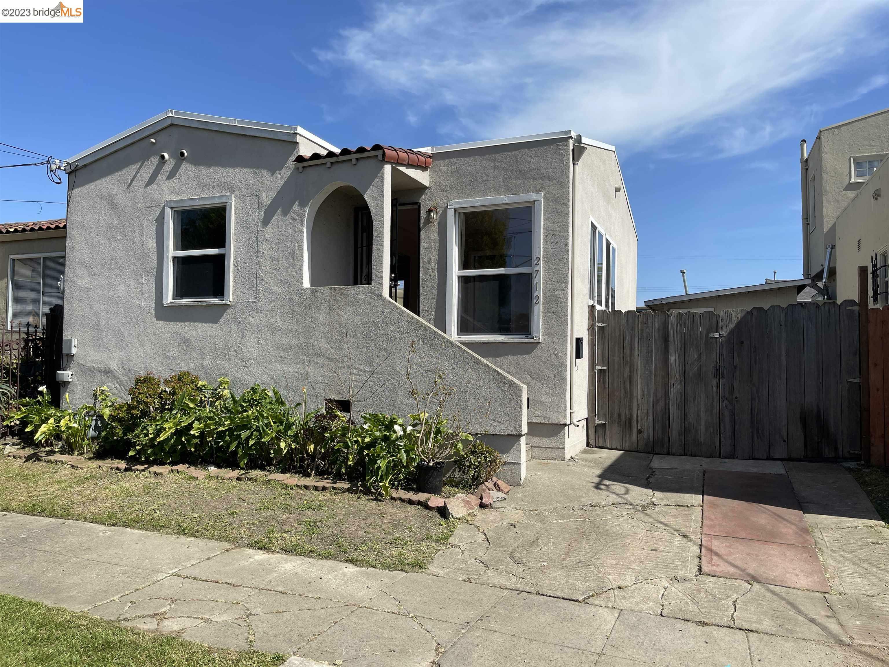 Property Photo:  2712 75th Ave  CA 94605 