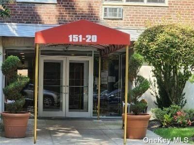 Property Photo:  151-20 88 Street 3F  NY 11414 