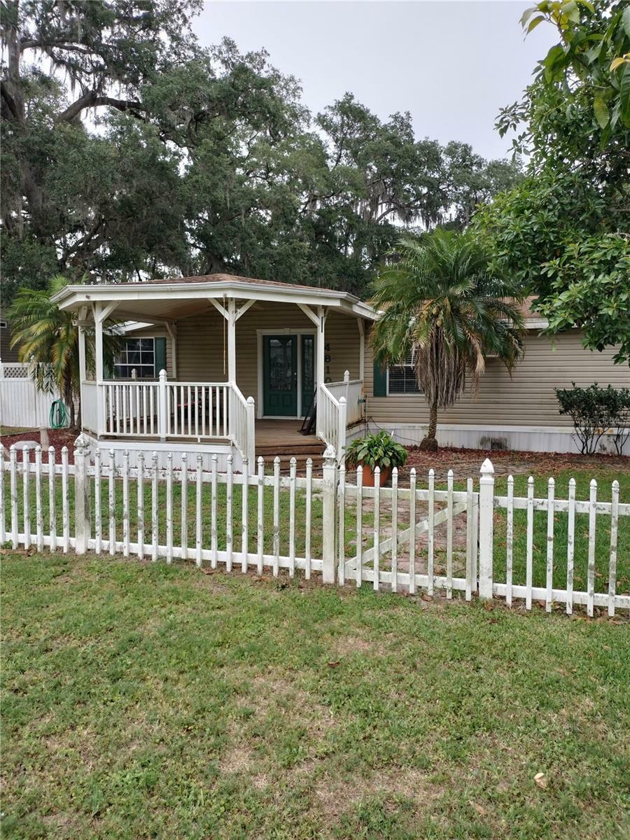 Property Photo:  4810 Dusty Oak Drive  FL 33565 