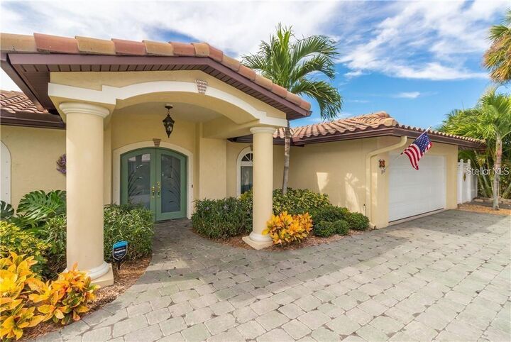 Property Photo:  24 Island Drive  FL 33706 