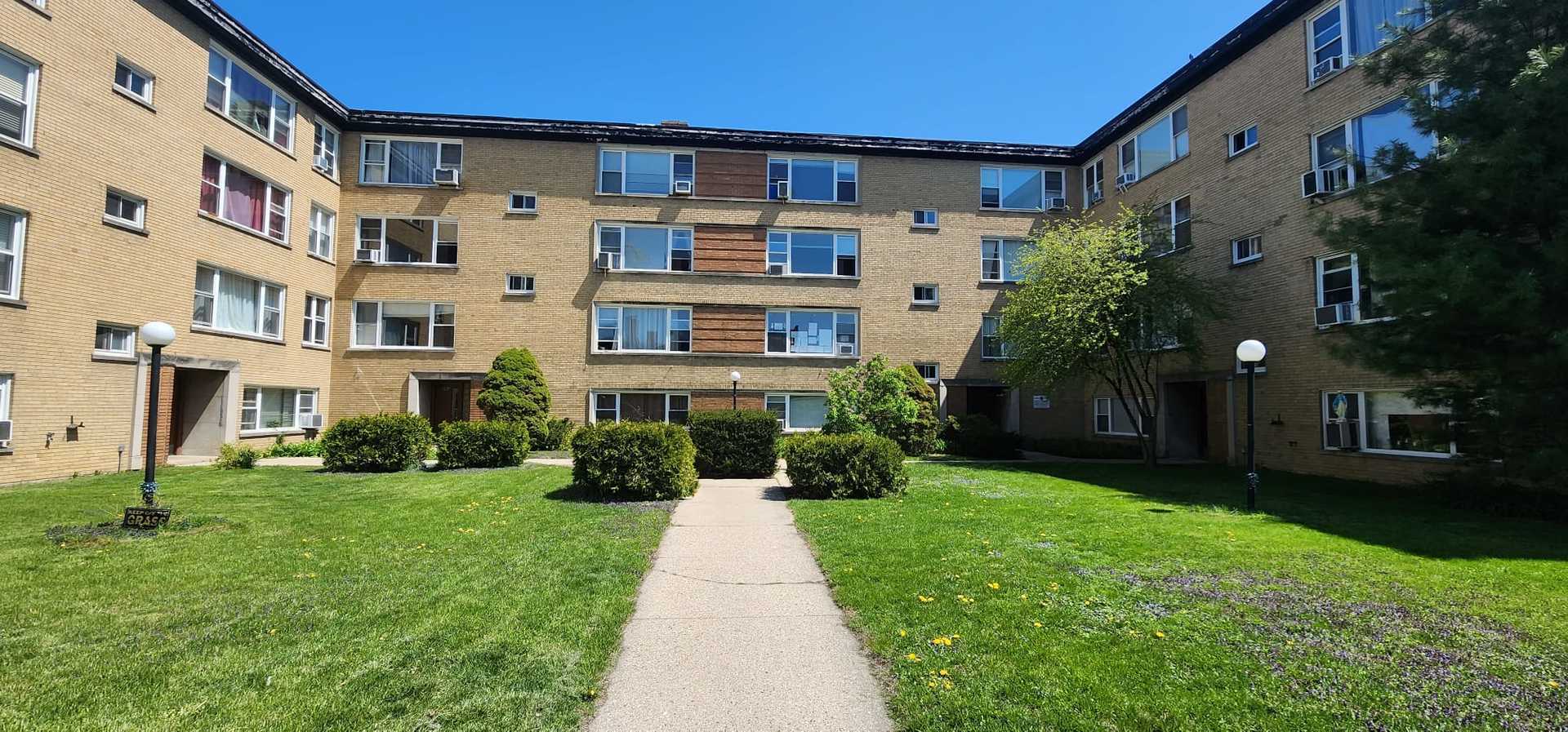 Property Photo:  6123 N Seeley Avenue 2E  IL 60659 