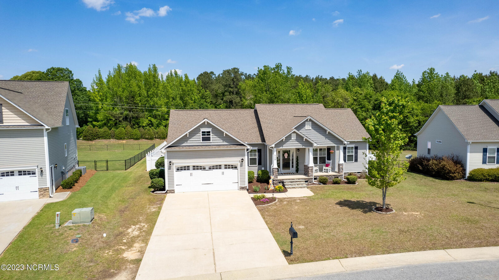 Property Photo: 115 Hunterwood Place NC 27504
