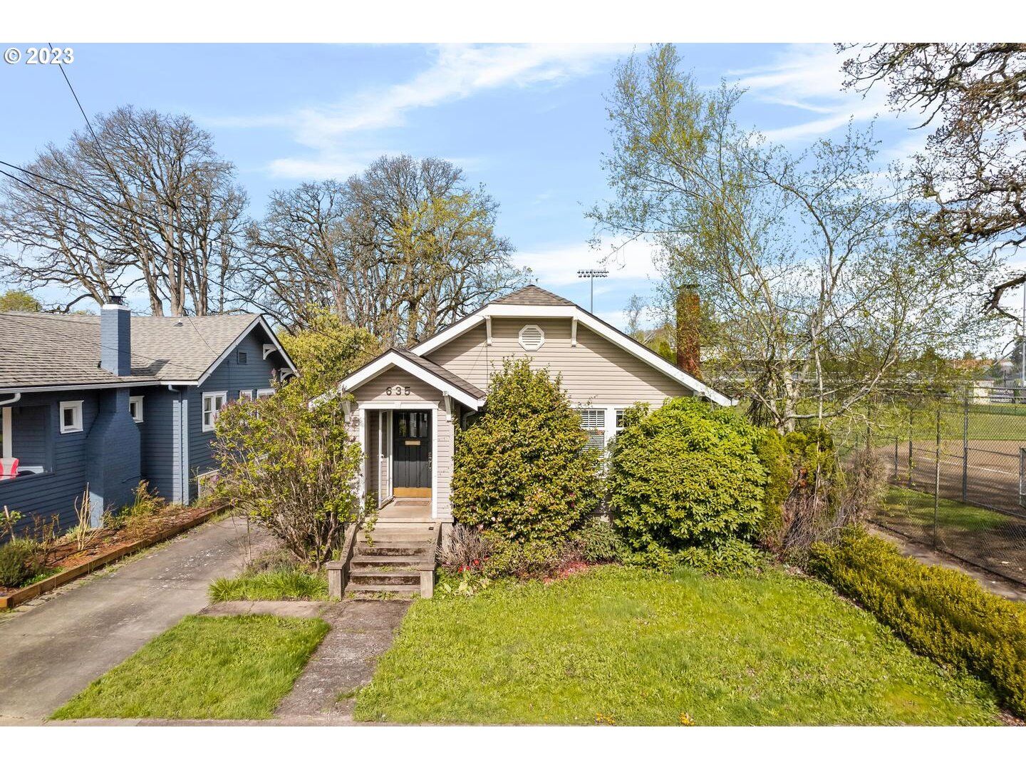 Property Photo: 635 14th St NE OR 97301