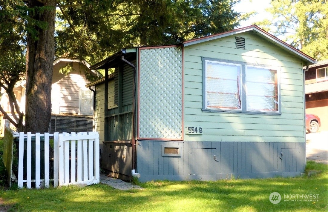 Property Photo:  554 A And B N 137th Street  WA 98133 