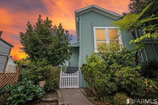 Property Photo: 137 Beaver Street CA 94114