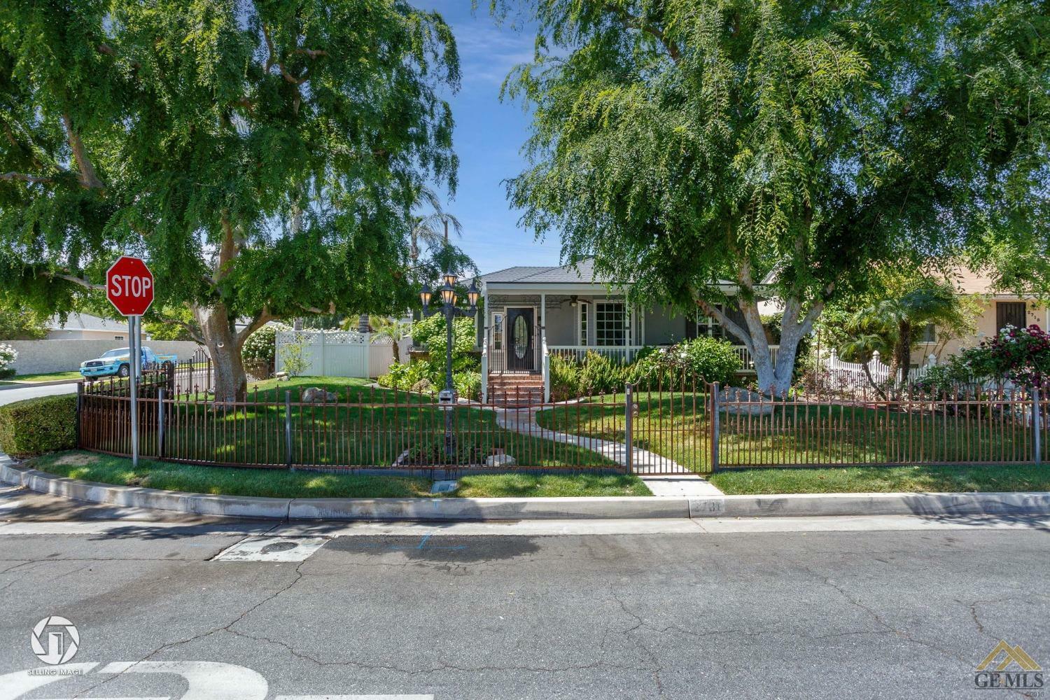 Property Photo: 2701 Pine Street CA 93301