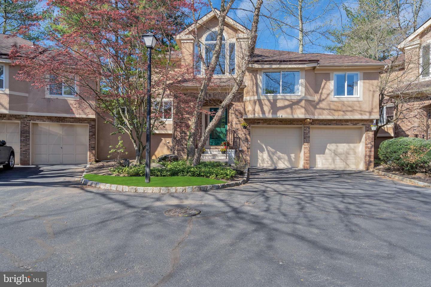 Property Photo:  44 Kingsland Circle  NJ 08852 