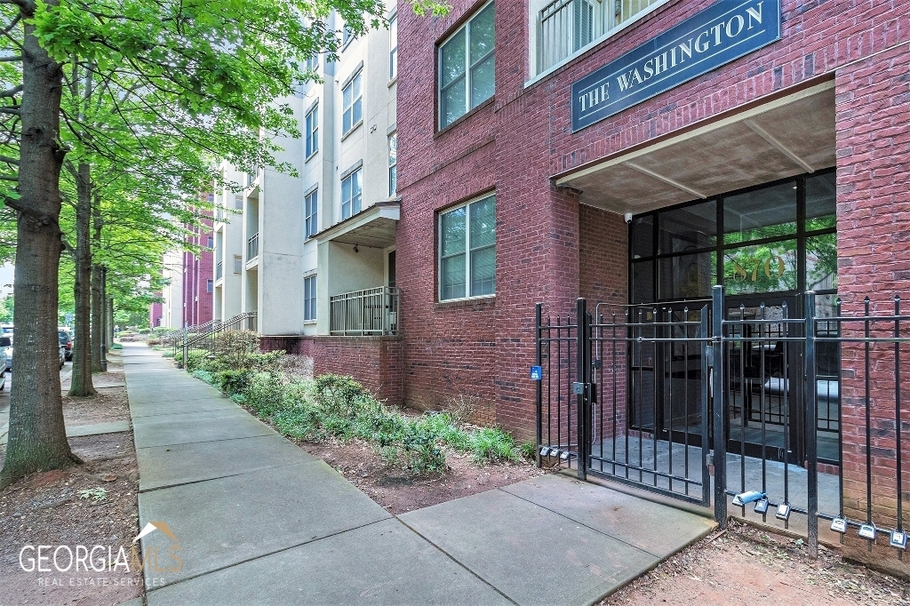 Property Photo: 870 Mayson Turner Road NW 1327 GA 30314