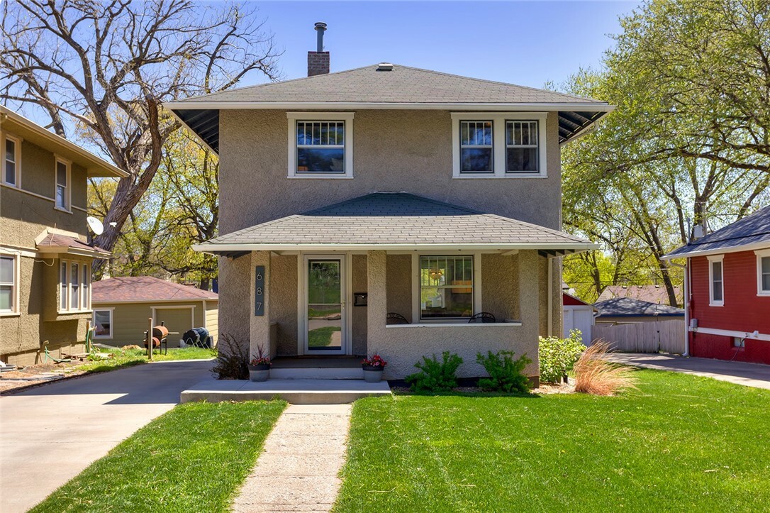 Property Photo: 687 28th Street IA 50312