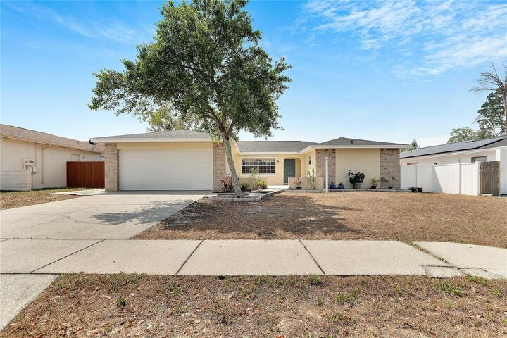 Property Photo:  1913 Derbywood Drive  FL 33510 