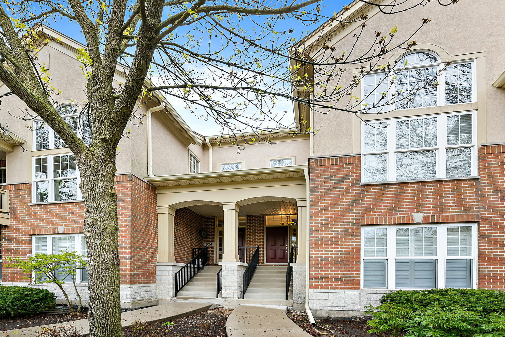 Property Photo: 526 S Commons Court IL 60015