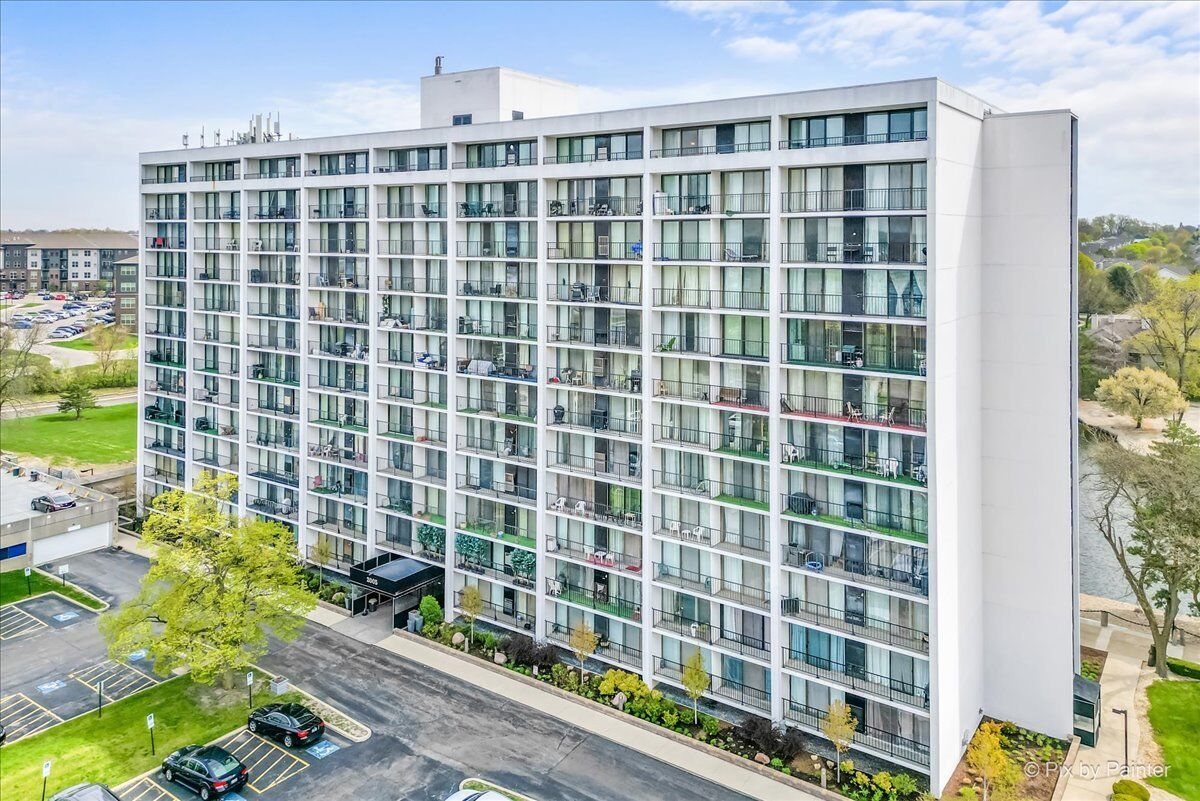 Property Photo:  2005 S Finley Road 307  IL 60148 