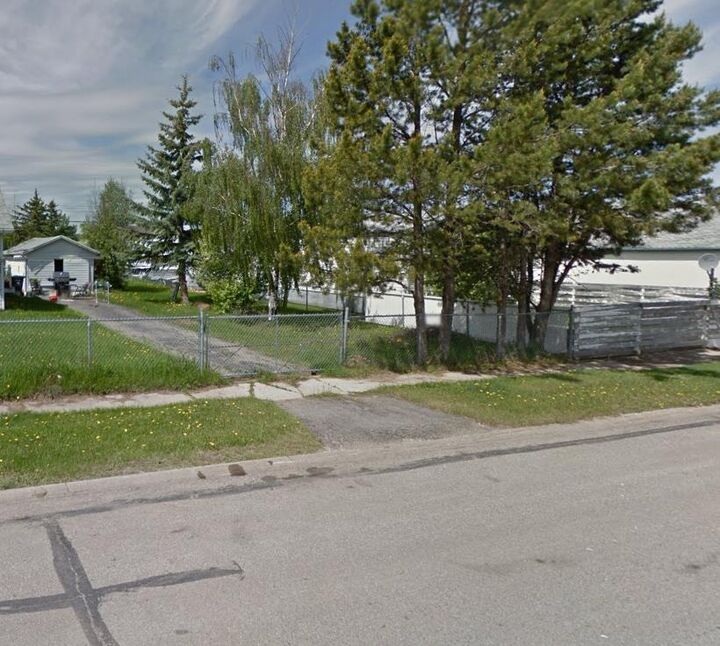 Property Photo: 9820 99 Street AB T0H 3S0