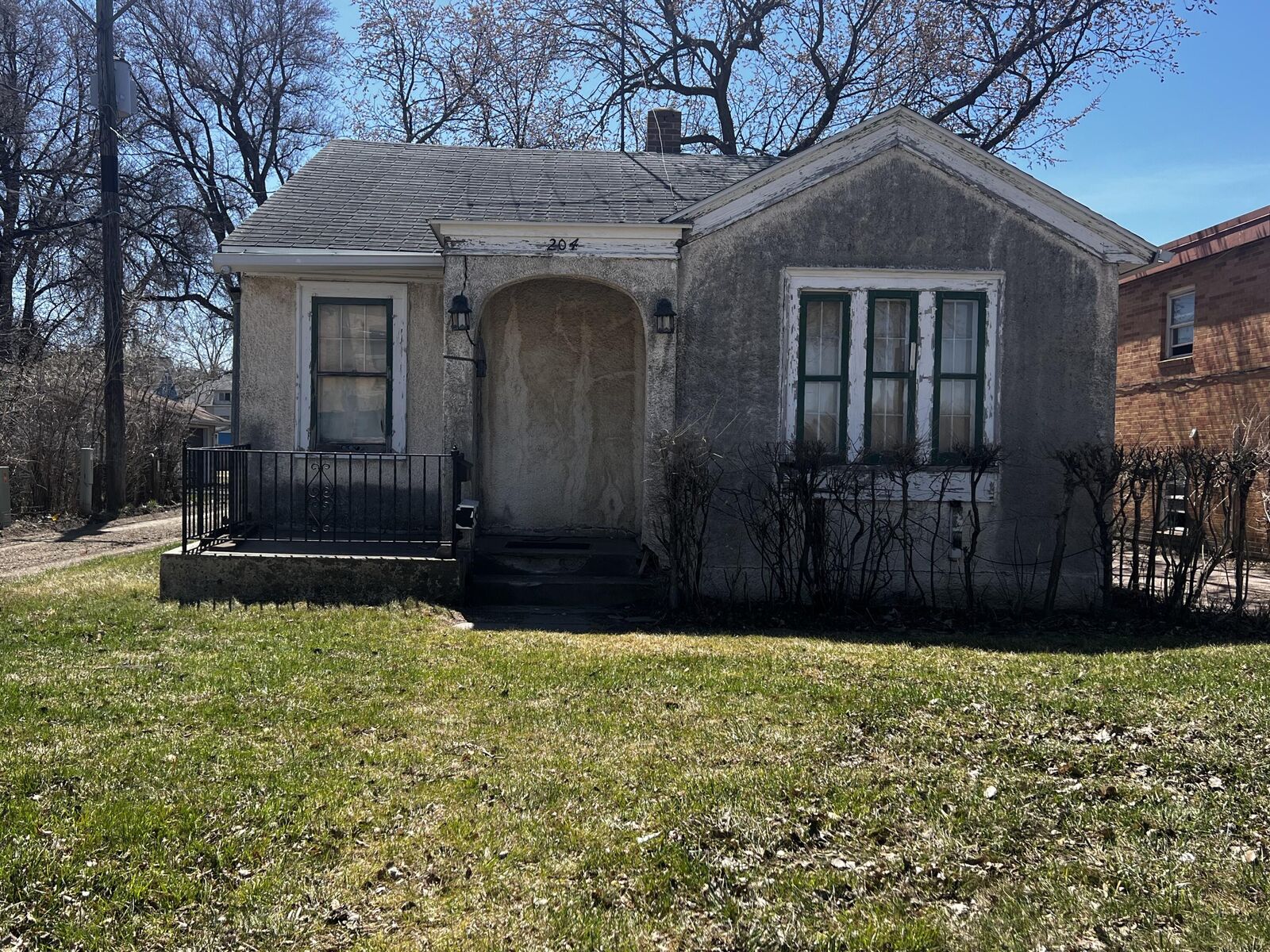Property Photo: 204 SE 15th Ave SD 57401