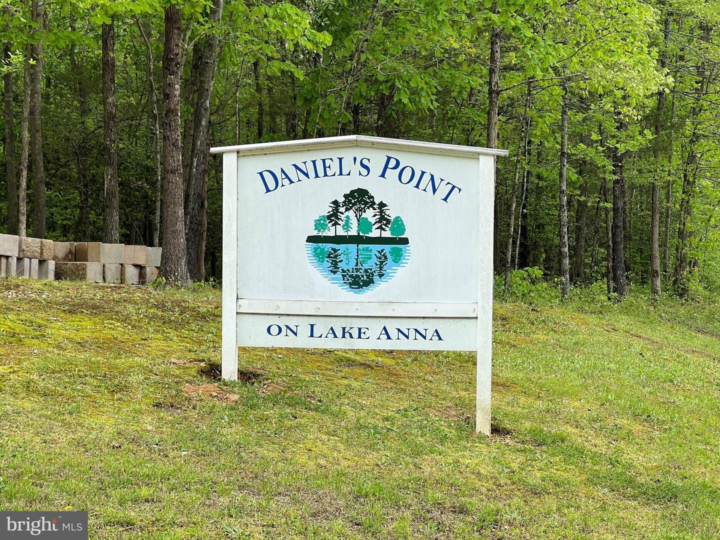 Daniels Point Drive  Unionville VA 22567 photo