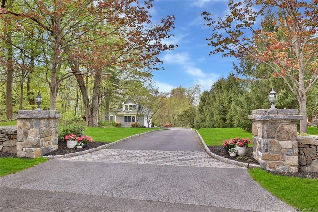 Property Photo:  121 Pinesbridge Road  NY 10562 