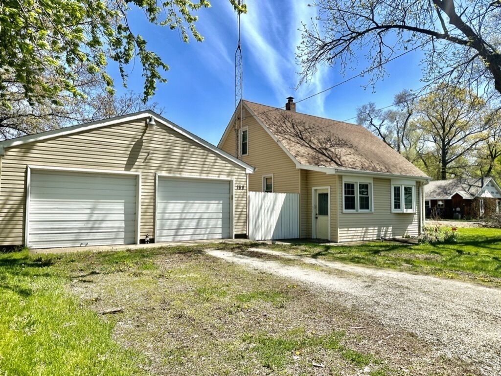 Property Photo: 169 N Pearl Street IL 60901