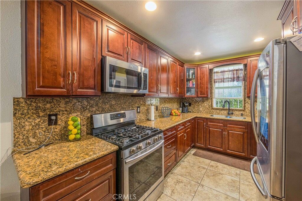 Property Photo: 1118 E Lanzit Avenue CA 90059