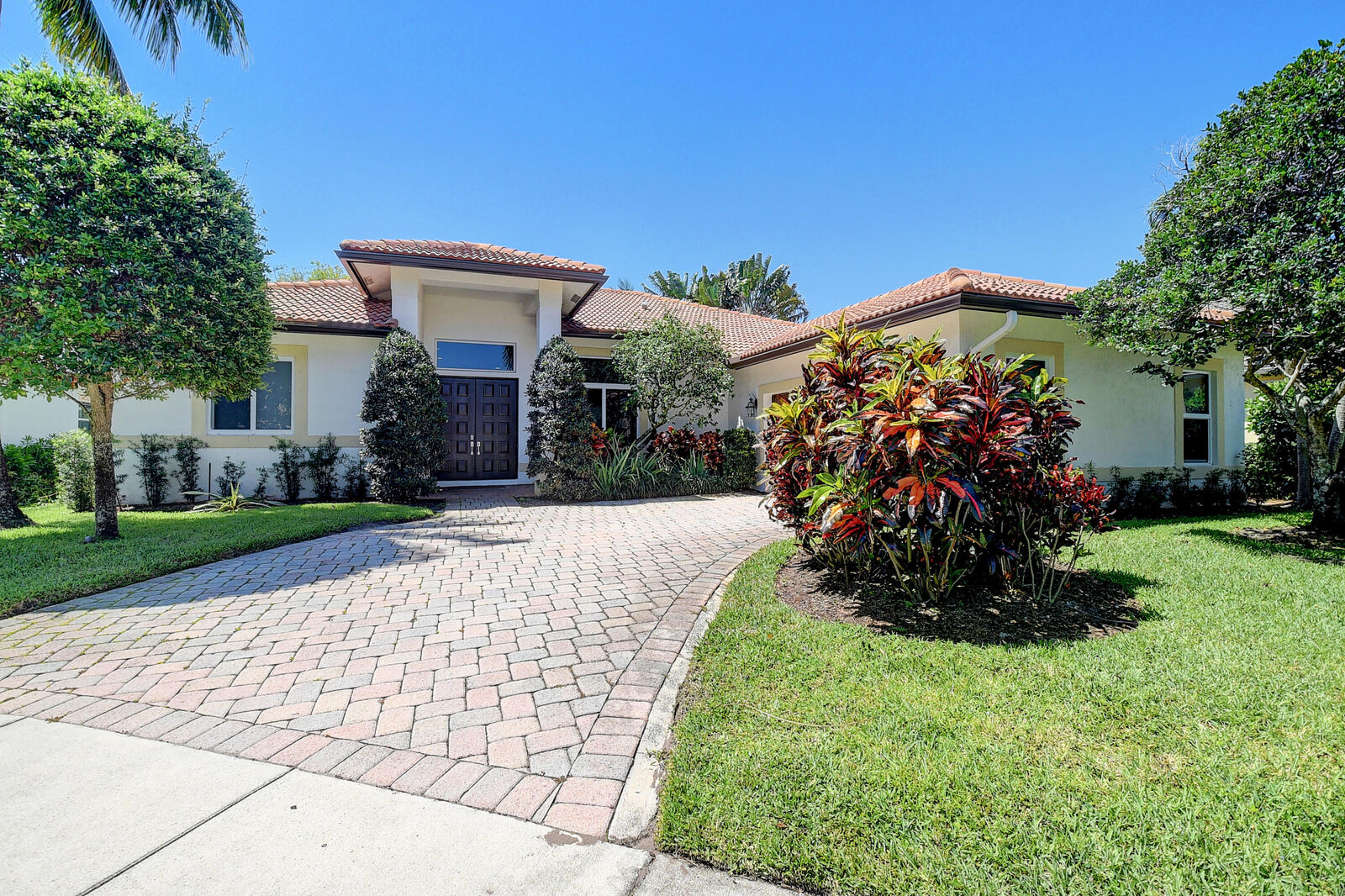 Property Photo: 12550 Oak Run Court FL 33436