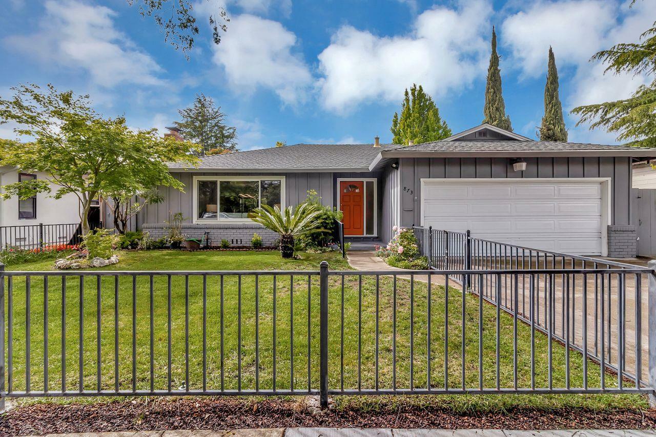 Property Photo:  873 Oregon Avenue  CA 94303 