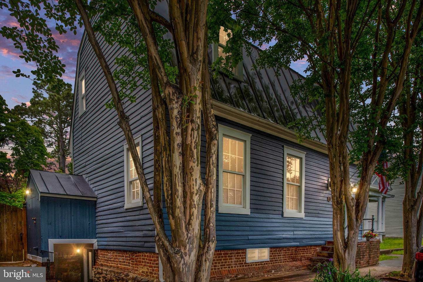 Property Photo:  1402 Caroline Street  VA 22401 