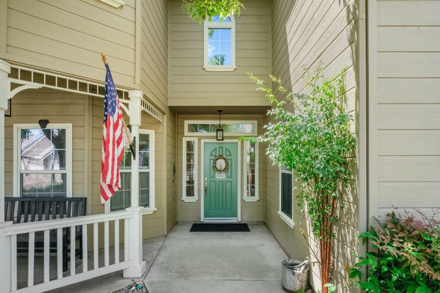 Property Photo: 156 W Warwick Avenue CA 93619