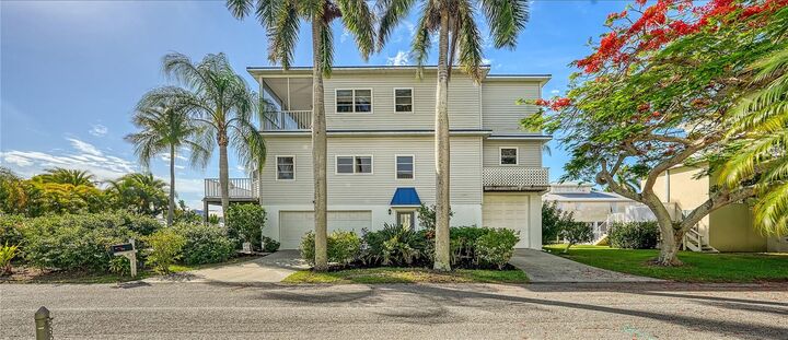Property Photo:  816 Jungle Queen Way  FL 34228 
