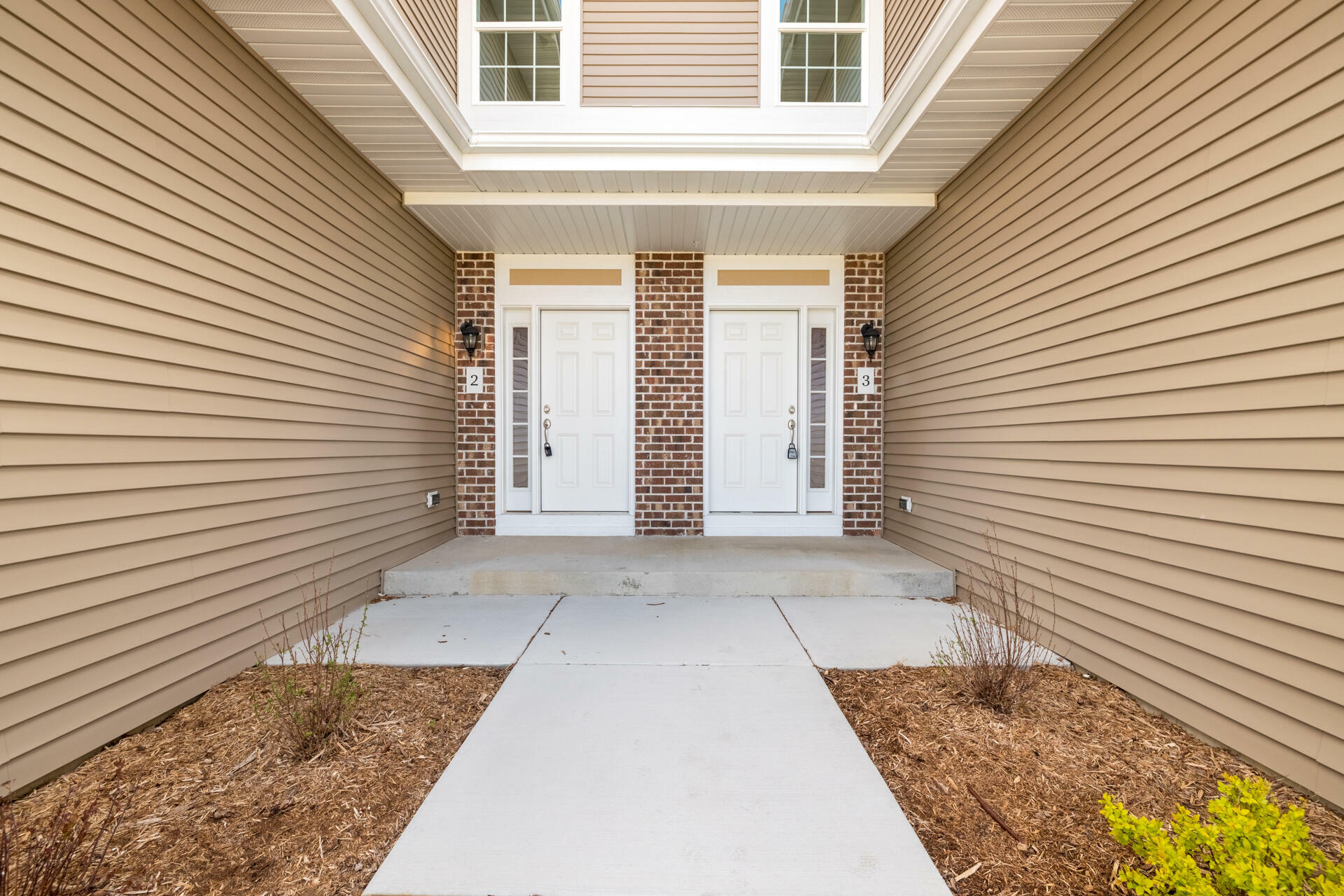 Property Photo: 704 Cardinal Ln 1403 WI 53149