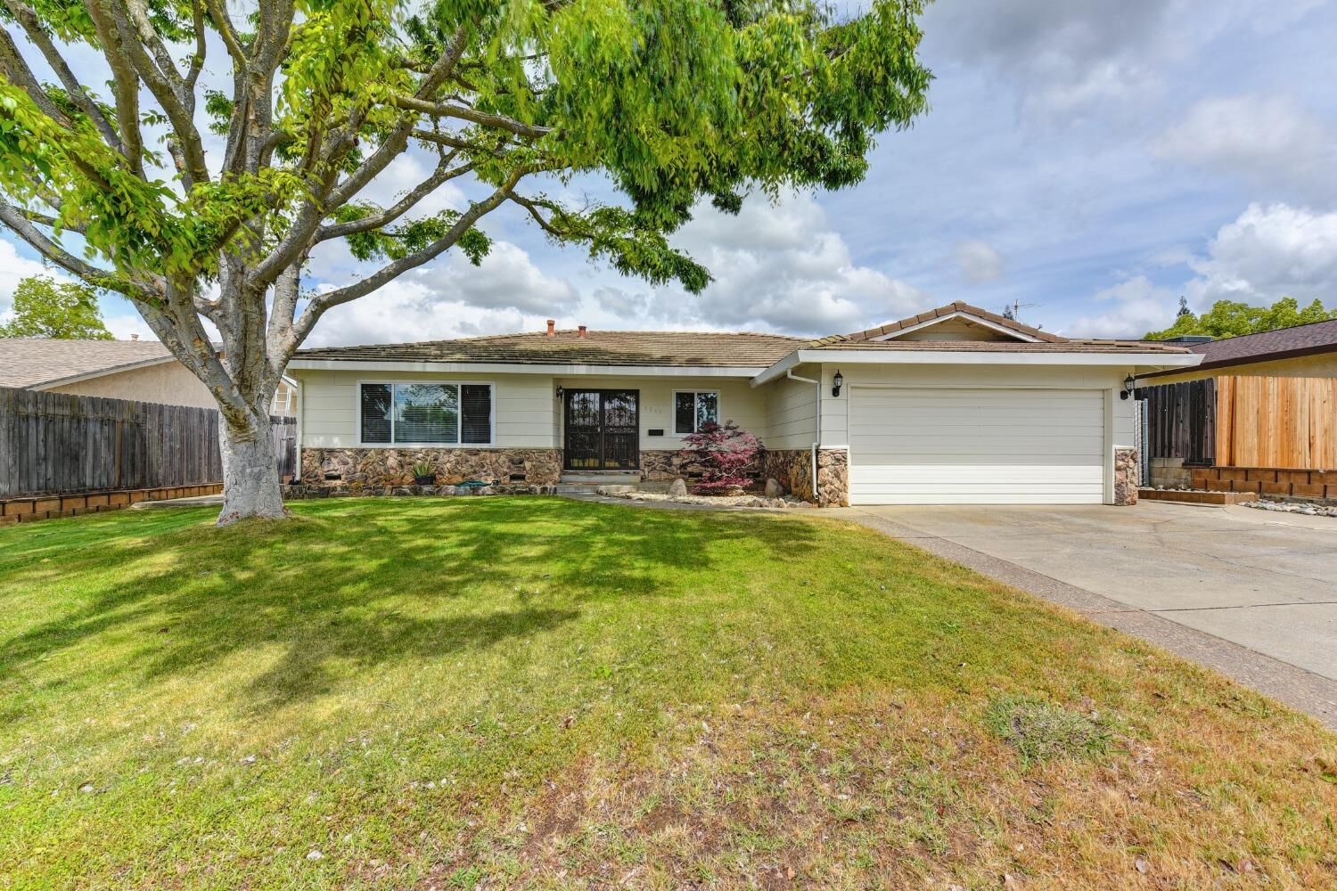 Property Photo: 6247 Silverton Way CA 95608