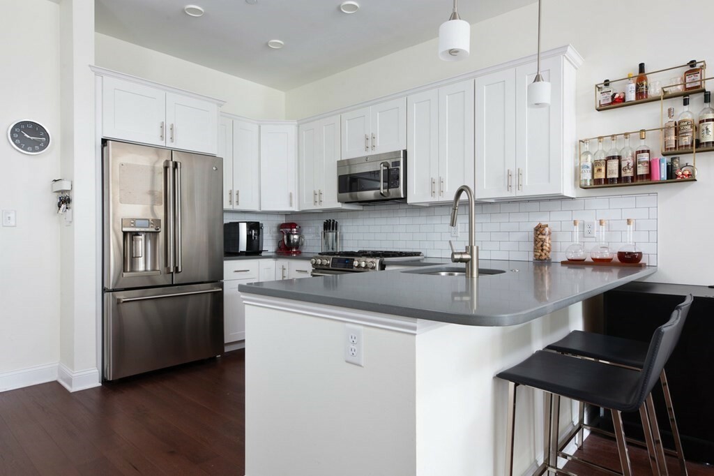 Property Photo: 170 W. Broadway 306 MA 02127