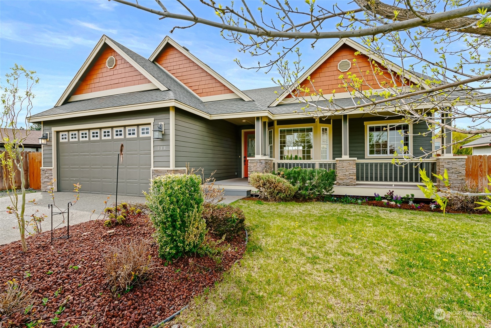 Property Photo:  314 W Ridgeview Lane  WA 98926 