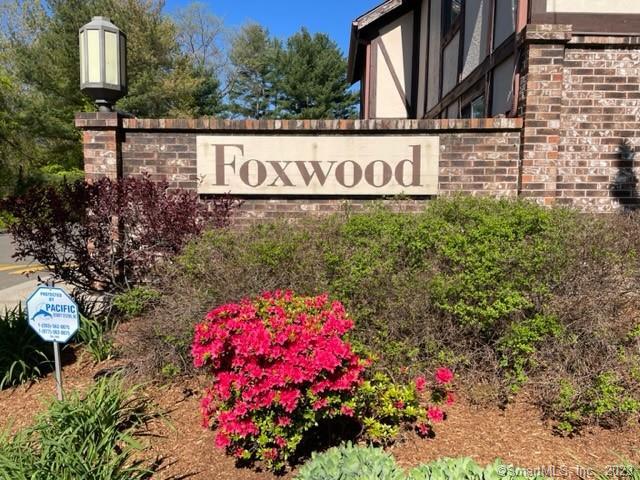 Property Photo:  153 Foxwood Close 153  CT 06461 