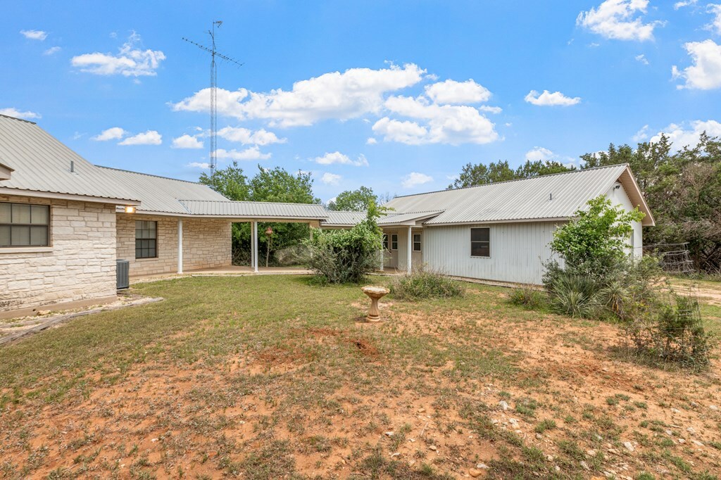 Property Photo: 421 Post Oak Rd TX 78624