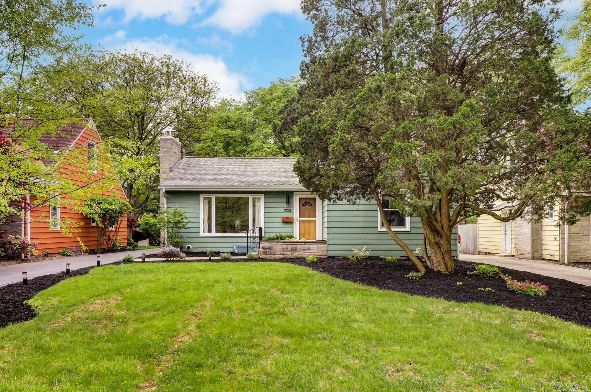 Property Photo: 703 E Dominion Boulevard OH 43214