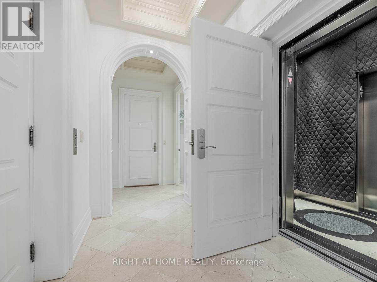 Property Photo:  2095 Lake Shore Boulevard West Lph19  ON M8V4G4 
