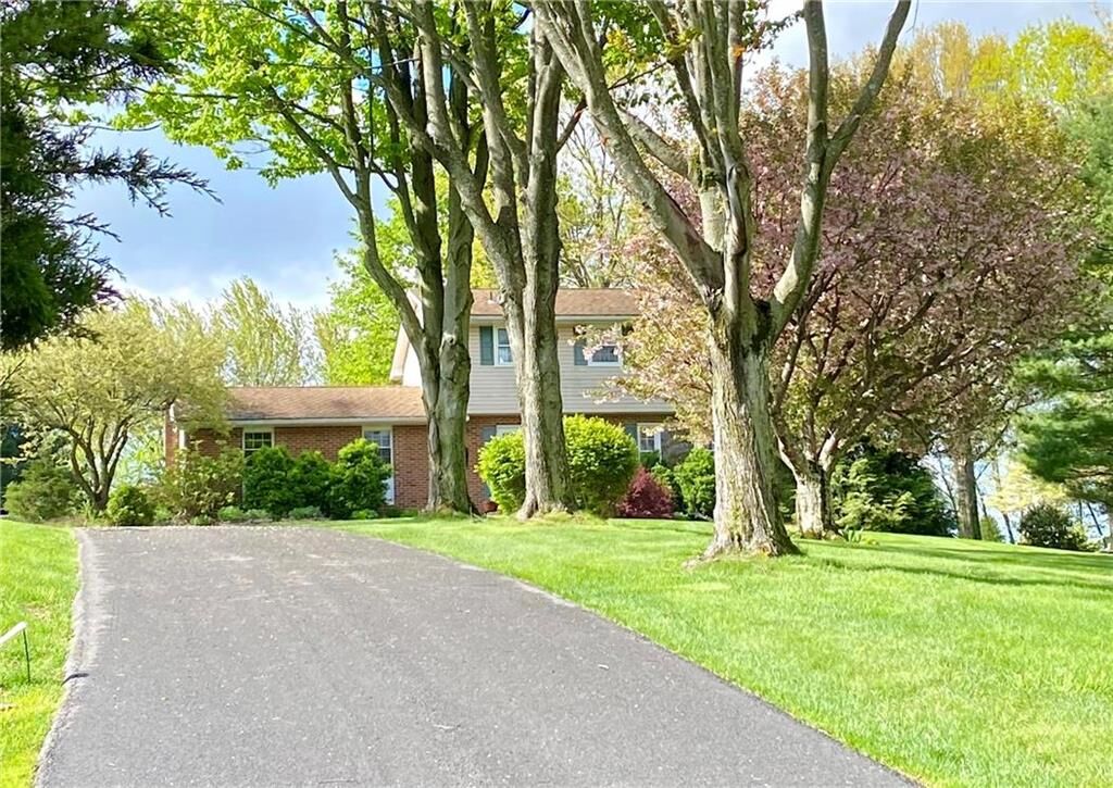 Property Photo:  63 Crosshill Drive  PA 18013 