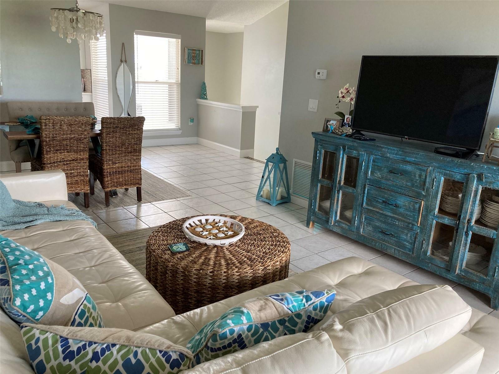 Property Photo: 922 Sandpiper Circle 922 FL 34209