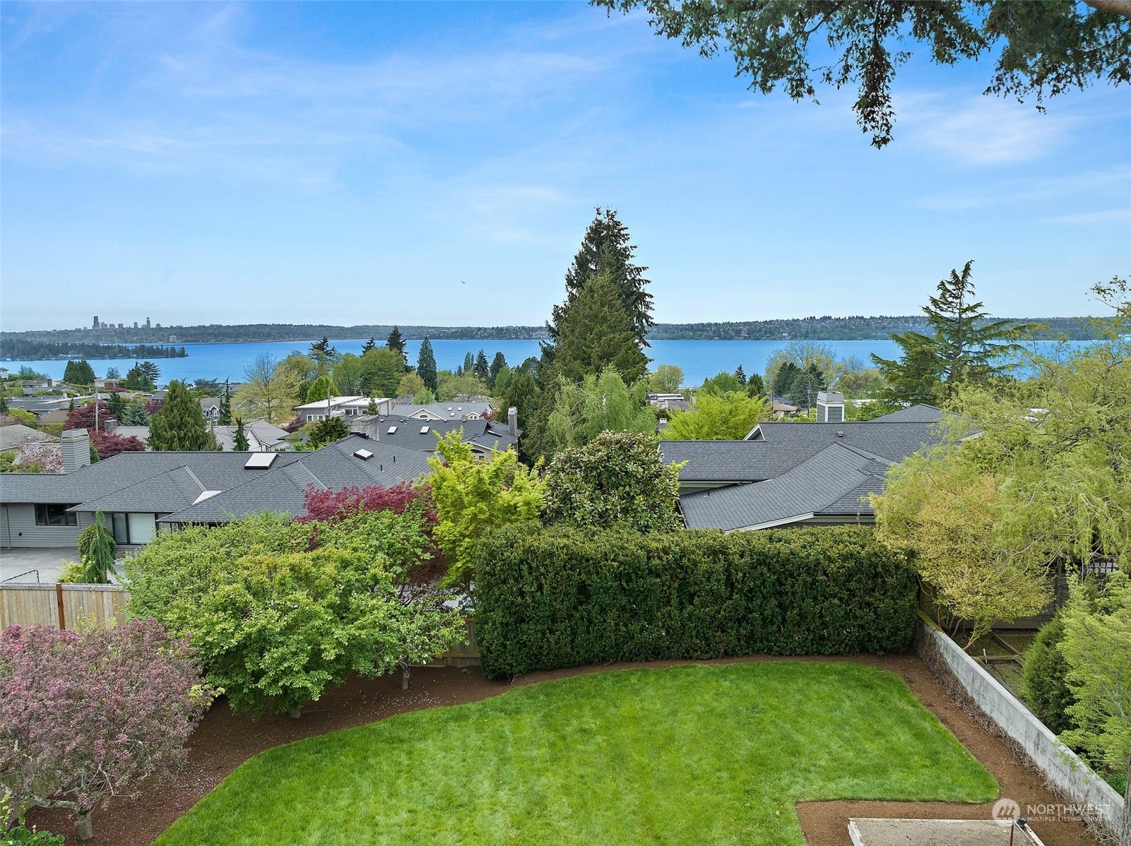 Property Photo:  6403 108th Avenue NE  WA 98033 