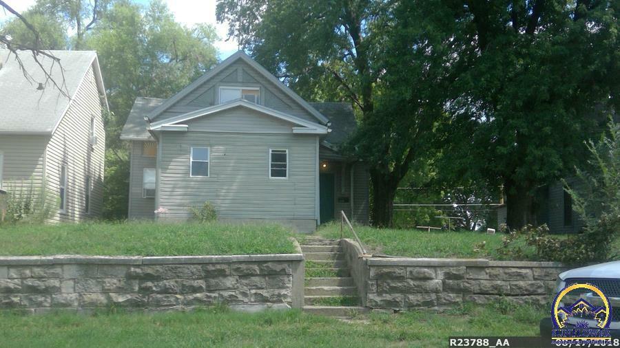 Property Photo:  1230 NW Van Buren St  KS 66608 