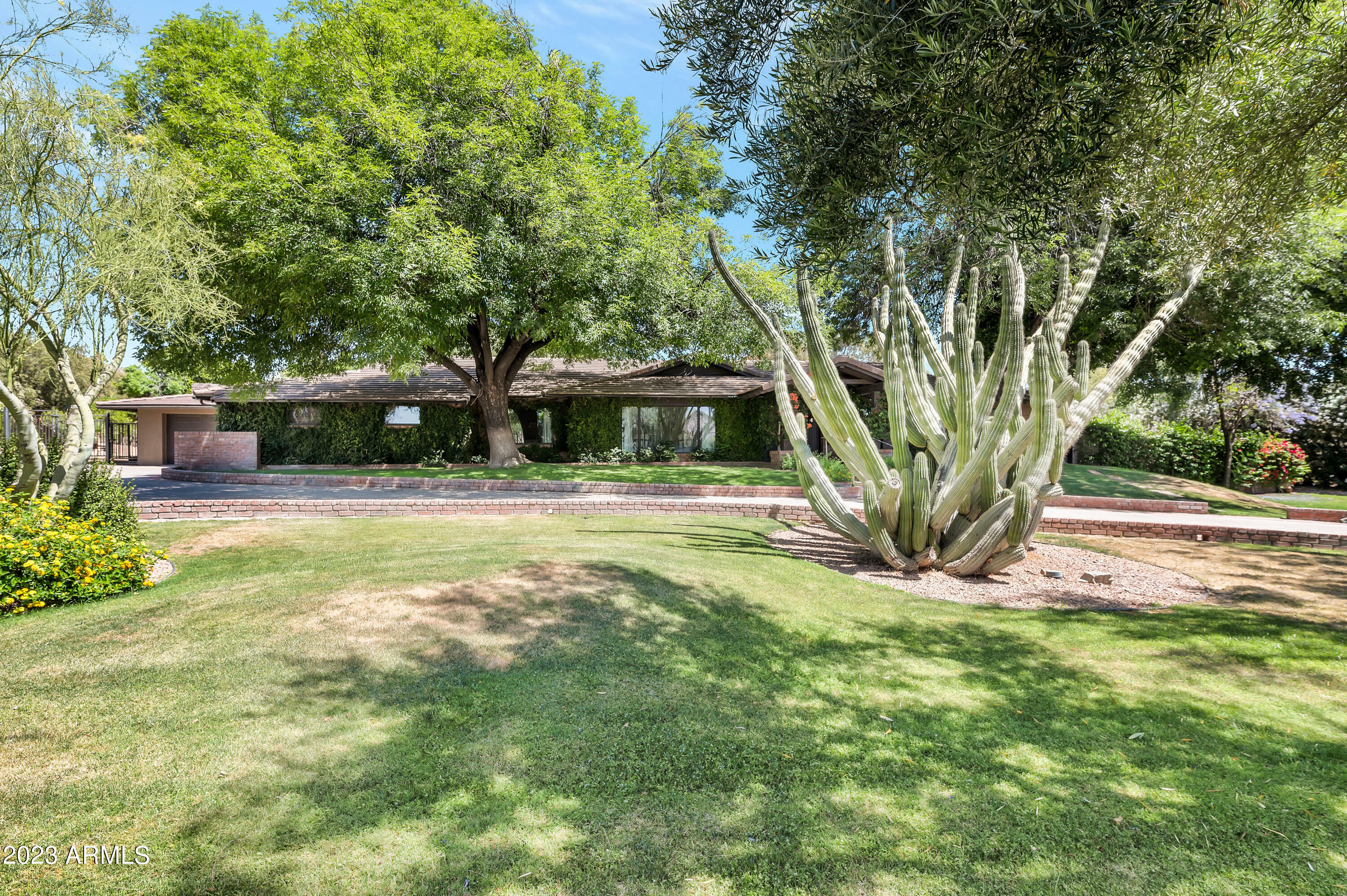 Property Photo:  4800 E Roadrunner Road  AZ 85253 