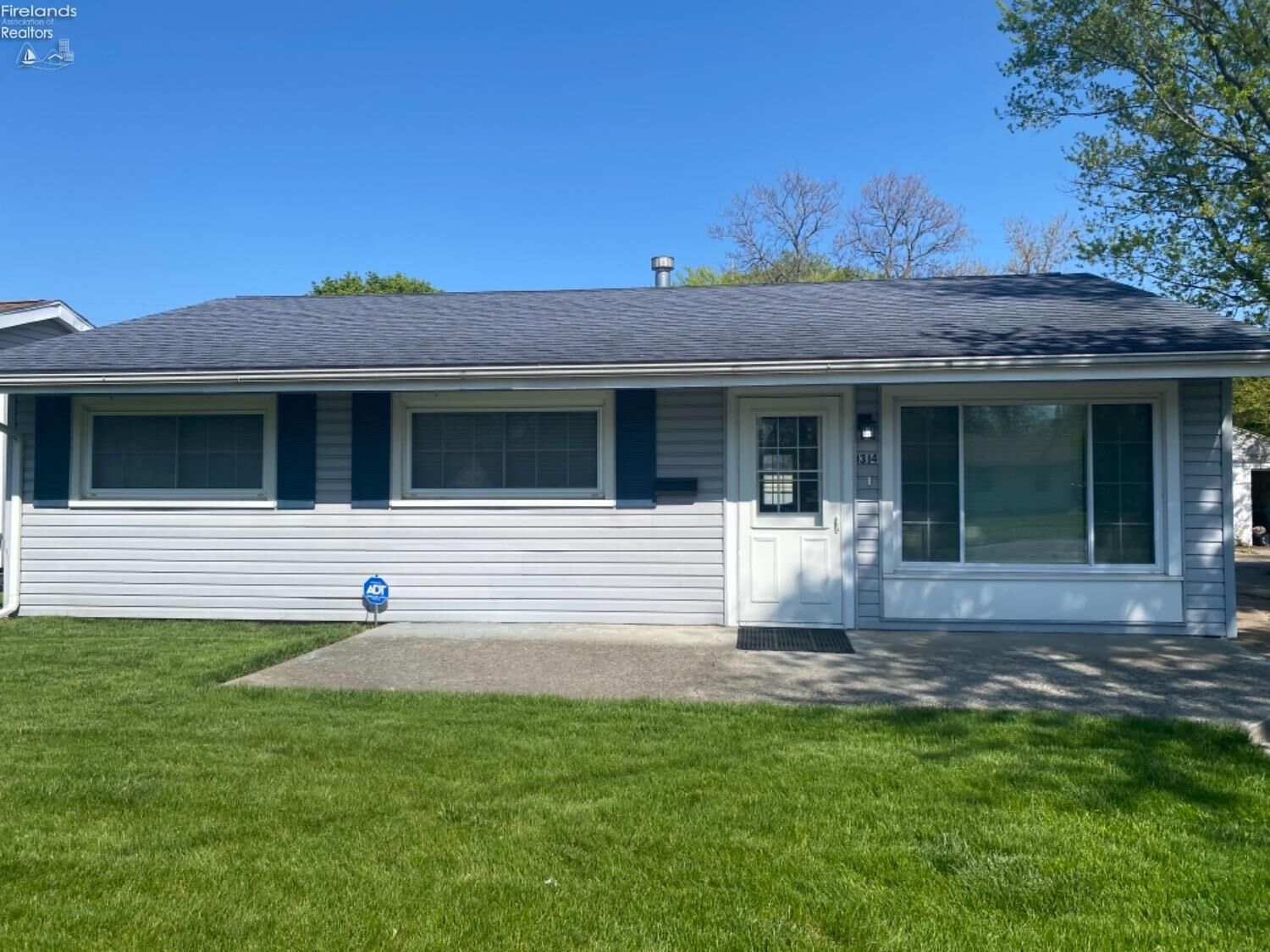 Property Photo: 1314 E Larchmont Street OH 44870