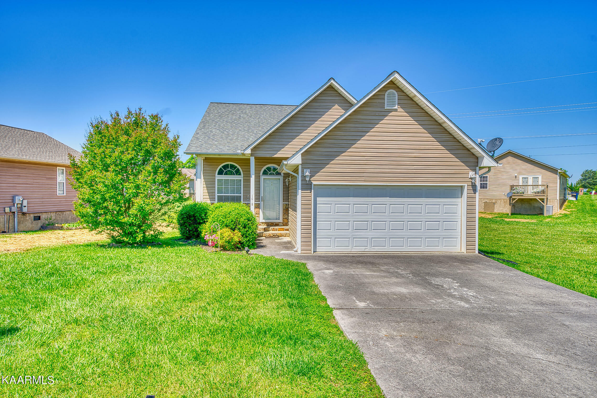 Property Photo: 1618 Monte Vista Dr Drive TN 37862