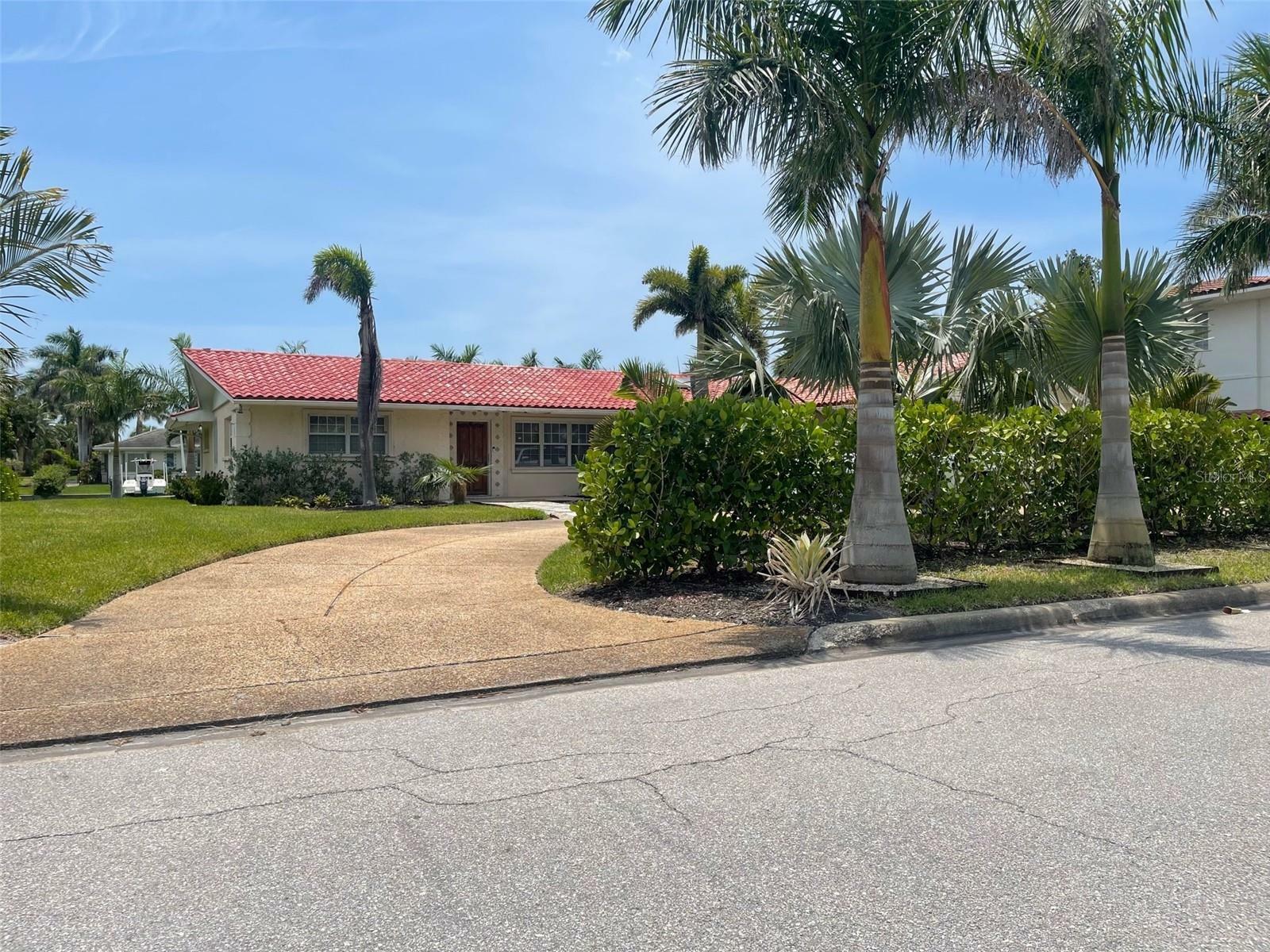 Property Photo: 114 N Warbler Lane FL 34236