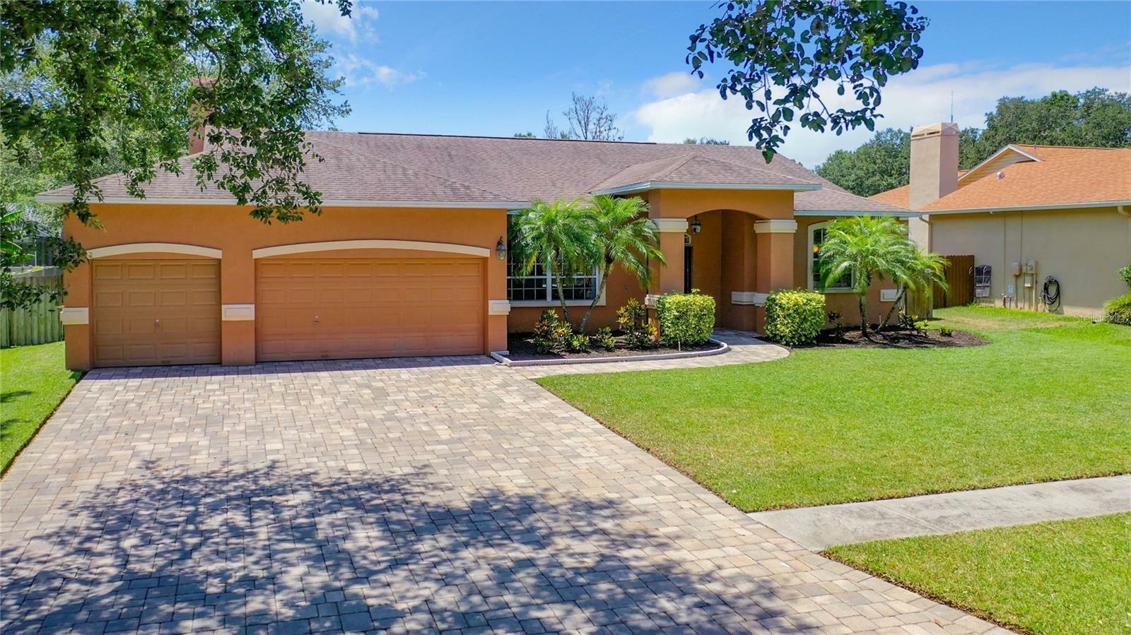 Property Photo:  2706 Bent Leaf Drive  FL 33594 