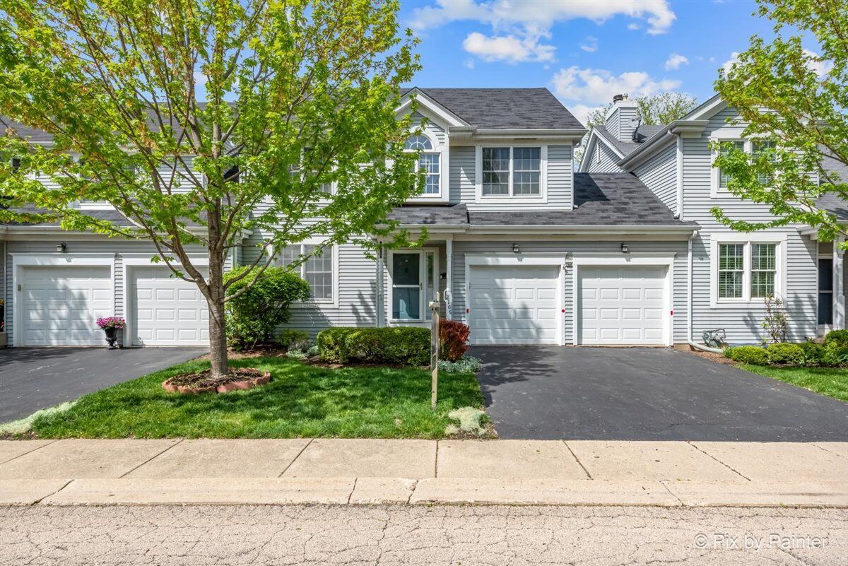 Property Photo:  2106 Dover Lane  IL 60174 